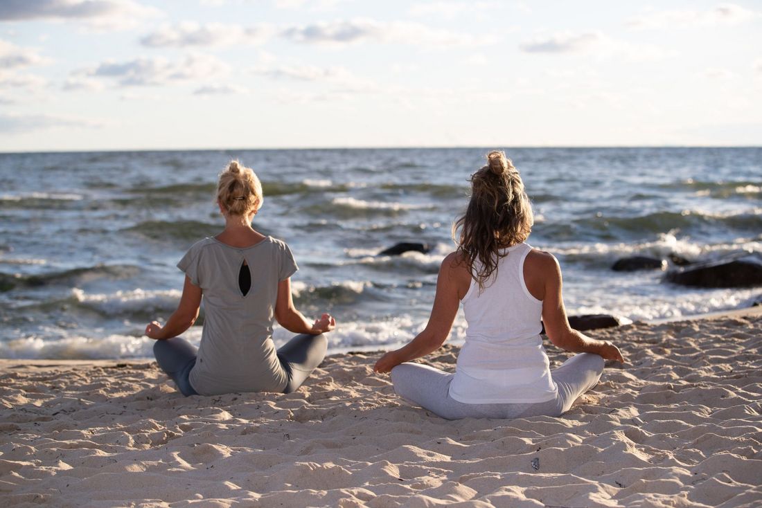 Abendyoga am Strand