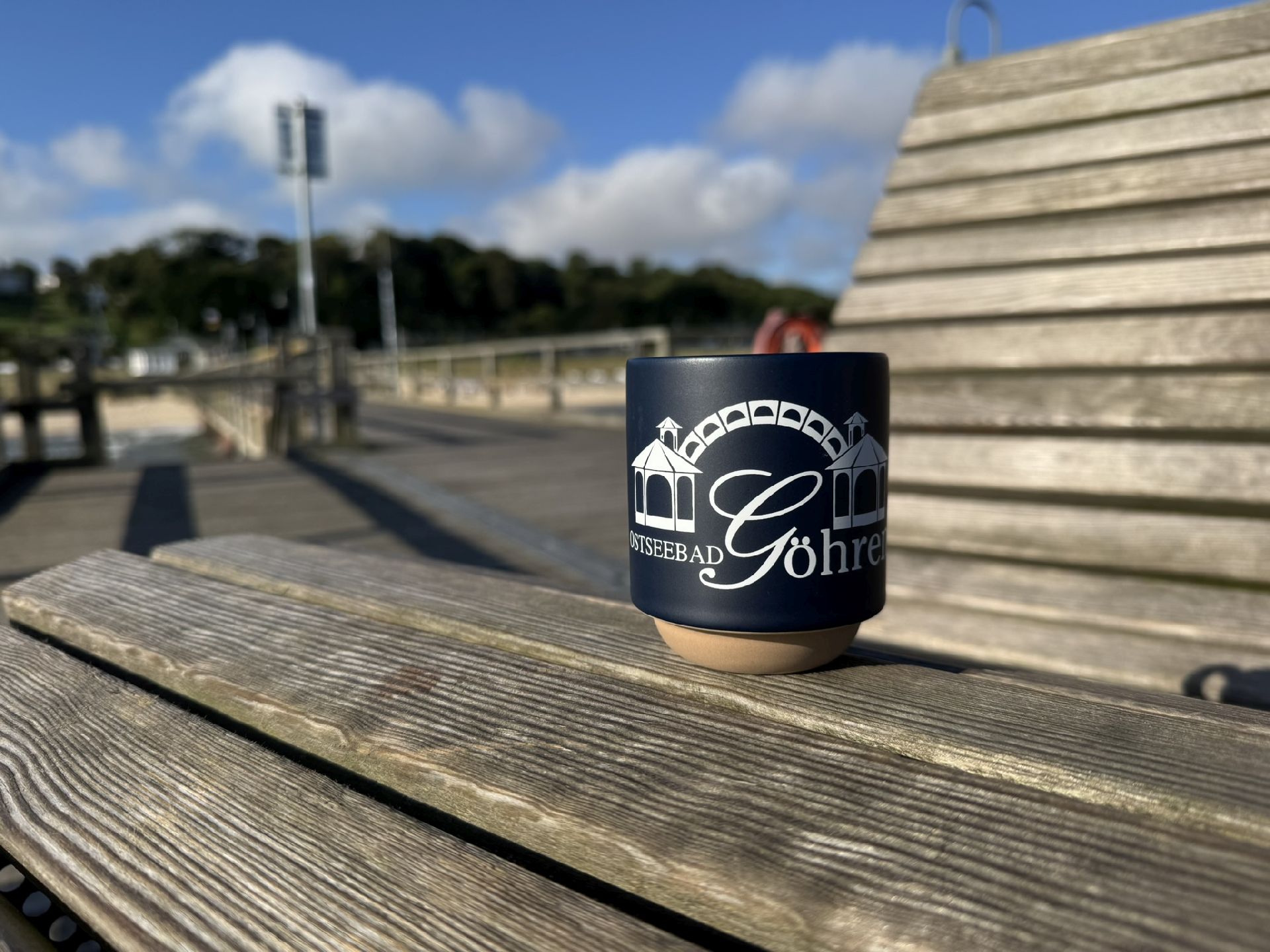 Keramikbecher mit Göhren-Logo